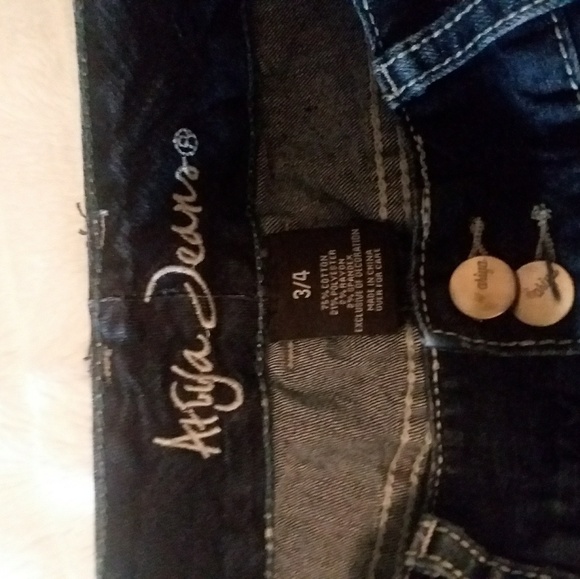 Ariya Jean Shorts - Picture 3 of 4